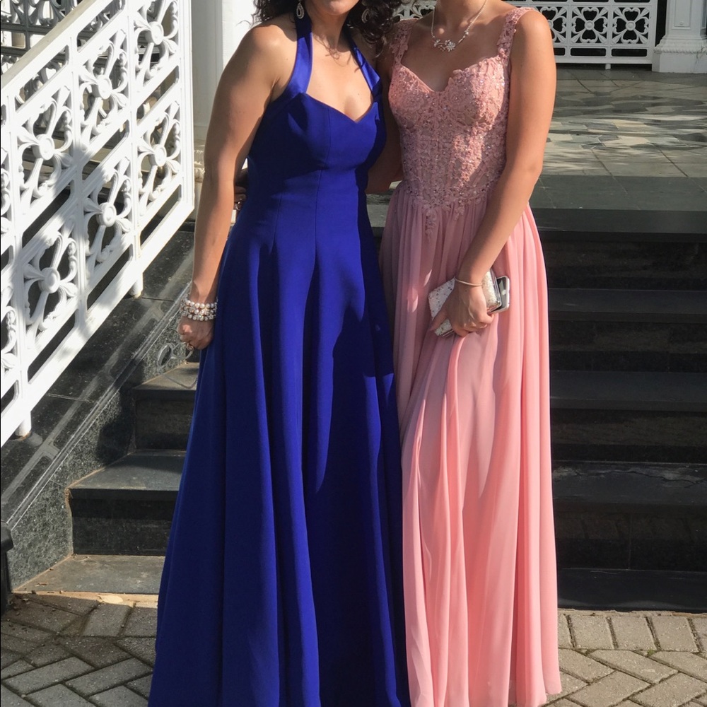 Gown/dress - Picture 2 of 5